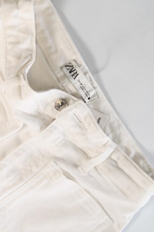 Дамски дънки Zara Man, Размер XS, Цвят Бял, Цена 11,34 лв.