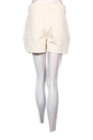 Damen Shorts A Lot Less x About You, Größe L, Farbe Ecru, Preis 26,03 €