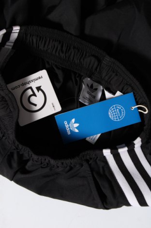 Дамски къс панталон Adidas Originals, Размер XS, Цвят Черен, Цена 15,40 лв.