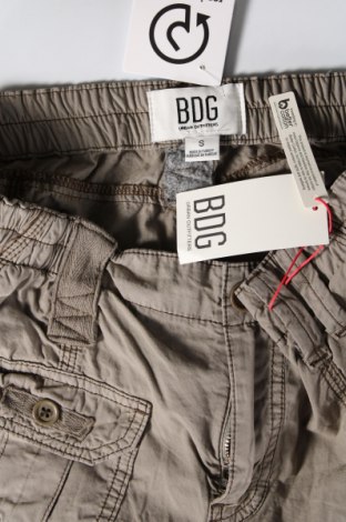 Дамски къс панталон BDG, Размер M, Цвят Зелен, Цена 77,00 лв.