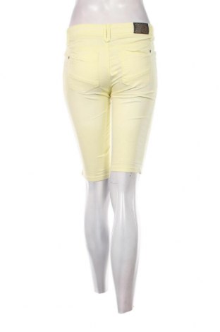 Pantaloni scurți de femei Beckaro, Mărime S, Culoare Galben, Preț 101,97 Lei