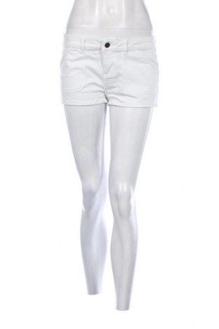 Дамски къс панталон Buffalo, Размер M, Цвят Бял, Цена 19,94 лв.