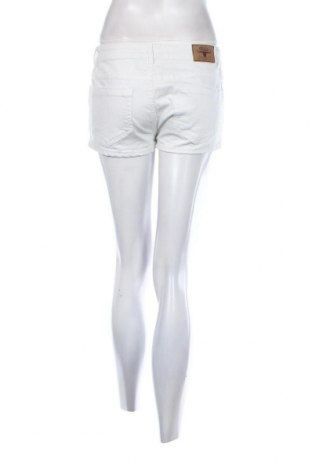 Дамски къс панталон Buffalo, Размер M, Цвят Бял, Цена 19,94 лв.