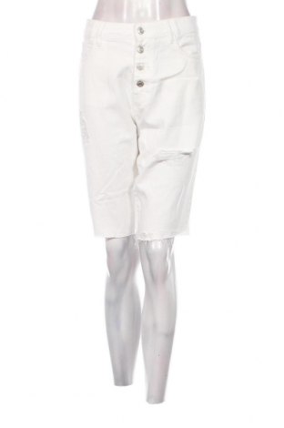 Дамски къс панталон Camaieu, Размер M, Цвят Бял, Цена 13,95 лв.