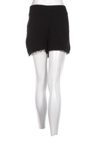 Γυναικείο κοντό παντελόνι Jennyfer, Μέγεθος M, Χρώμα Μαύρο, Τιμή 3,52 €
