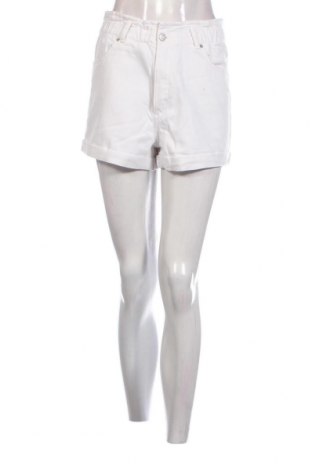 Γυναικείο κοντό παντελόνι NA-KD, Μέγεθος S, Χρώμα Λευκό, Τιμή 13,89 €