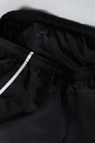Γυναικείο κοντό παντελόνι Nike, Μέγεθος XL, Χρώμα Μαύρο, Τιμή 17,00 €