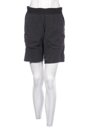 Γυναικείο κοντό παντελόνι Nike, Μέγεθος S, Χρώμα Μαύρο, Τιμή 45,98 €