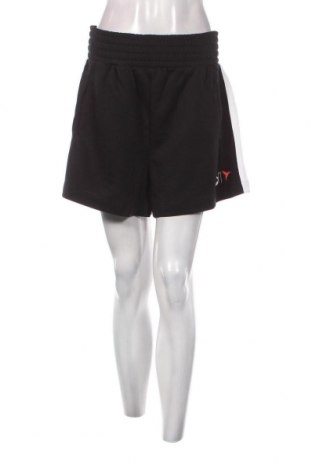 Дамски къс панталон PUMA, Размер L, Цвят Черен, Цена 77,00 лв.
