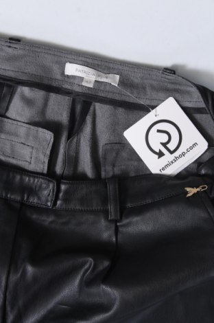 Pantaloni scurți de femei Patrizia Pepe, Mărime S, Culoare Negru, Preț 501,10 Lei