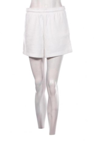 Γυναικείο κοντό παντελόνι UNFOLLOWED x ABOUT YOU, Μέγεθος M, Χρώμα Λευκό, Τιμή 15,88 €