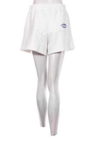 Γυναικείο κοντό παντελόνι UNFOLLOWED x ABOUT YOU, Μέγεθος M, Χρώμα Λευκό, Τιμή 7,94 €
