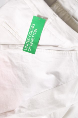 Pantaloni scurți de femei United Colors Of Benetton, Mărime L, Culoare Alb, Preț 253,29 Lei