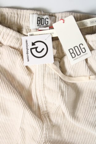 Γυναικείο κοντό παντελόνι Urban Outfitters, Μέγεθος M, Χρώμα Εκρού, Τιμή 5,95 €