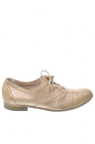 Дамски обувки Bata, Размер 38, Цвят Златист, Цена 59,54 лв.