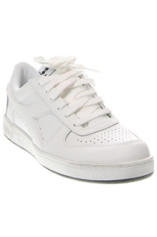 Дамски обувки Diadora, Размер 40, Цвят Бял, Цена 182,70 лв.