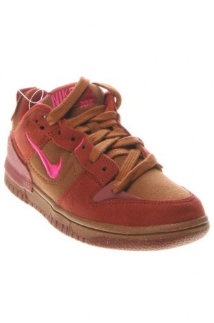 Дамски обувки Nike, Размер 35, Цвят Кафяв, Цена 71,05 лв.