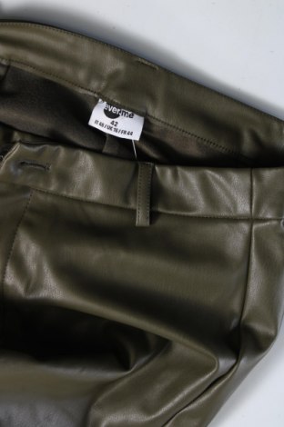 Pantaloni de femei, Mărime L, Culoare Verde, Preț 33,28 Lei