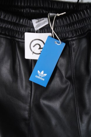 Дамски панталон Adidas Originals, Размер XS, Цвят Черен, Цена 39,00 лв.