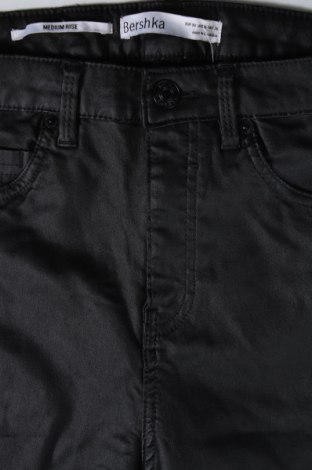 Γυναικείο παντελόνι Bershka, Μέγεθος M, Χρώμα Μαύρο, Τιμή 6,67 €