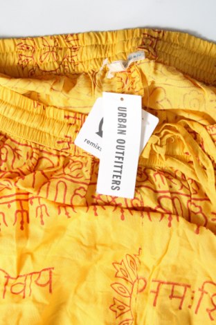 Дамски панталон Urban Outfitters, Размер M, Цвят Жълт, Цена 18,60 лв.