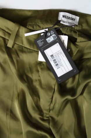 Дамски панталон Weekday, Размер M, Цвят Зелен, Цена 93,00 лв.