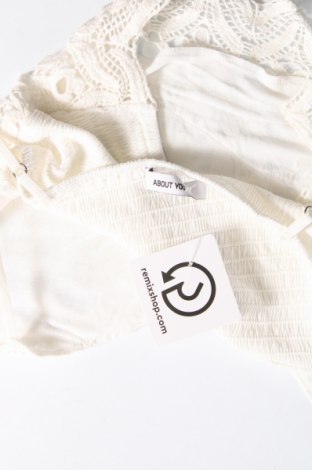 Γυναικείο αμάνικο μπλουζάκι About You, Μέγεθος S, Χρώμα Λευκό, Τιμή 15,98 €