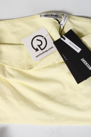 Γυναικείο αμάνικο μπλουζάκι Weekday, Μέγεθος M, Χρώμα Κίτρινο, Τιμή 12,37 €