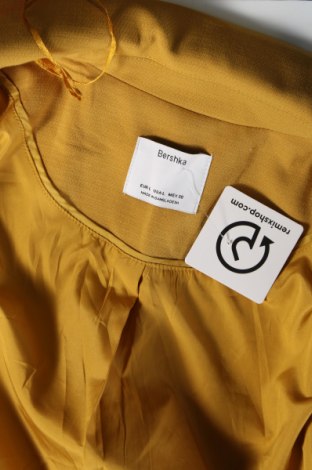 Дамско палто Bershka, Размер L, Цвят Жълт, Цена 10,88 лв.