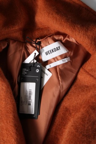 Дамско палто Weekday, Размер S, Цвят Оранжев, Цена 122,08 лв.