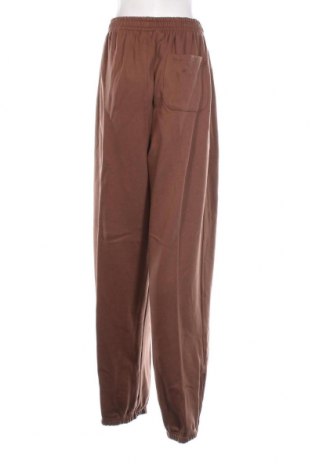 Pantaloni trening de femei Urban Classics, Mărime 3XL, Culoare Maro, Preț 55,72 Lei