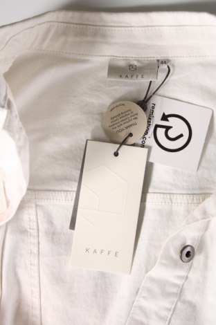 Γυναικείο μπουφάν Kaffe, Μέγεθος XL, Χρώμα Λευκό, Τιμή 55,67 €