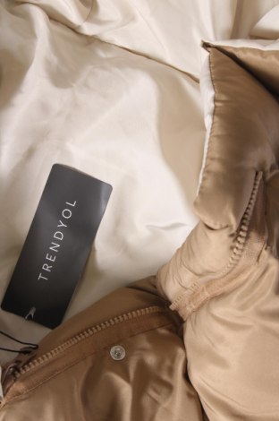 Γυναικείο μπουφάν Trendyol, Μέγεθος M, Χρώμα  Μπέζ, Τιμή 58,08 €