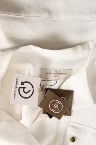 Γυναικείο μπουφάν Un Jour Ailleurs, Μέγεθος XL, Χρώμα Λευκό, Τιμή 96,49 €