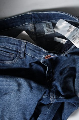 Dětské džíny  H&M, Velikost 6-7y/ 122-128 cm, Barva Modrá, Cena  142,00 Kč
