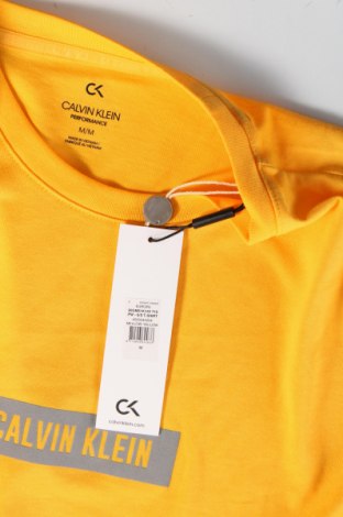 Мъжка тениска Calvin Klein, Размер M, Цвят Жълт, Цена 54,00 лв.