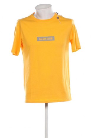 Мъжка тениска Calvin Klein, Размер M, Цвят Жълт, Цена 72,00 лв.