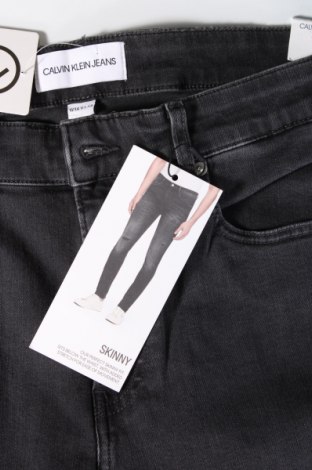 Męskie jeansy Calvin Klein Jeans, Rozmiar L, Kolor Czarny, Cena 243,49 zł
