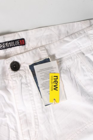 Pantaloni scurți de bărbați Camp David, Mărime L, Culoare Alb, Preț 305,92 Lei