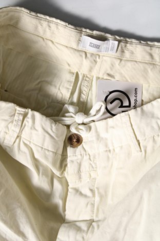 Мъжки къс панталон Closed, Размер S, Цвят Екрю, Цена 67,06 лв.