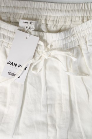 Мъжки къс панталон Dan Fox X About You, Размер S, Цвят Бял, Цена 62,00 лв.