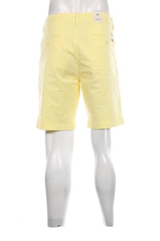 Pantaloni scurți de bărbați Levi's, Mărime XL, Culoare Galben, Preț 305,92 Lei
