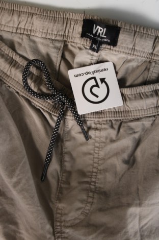 Ανδρικό κοντό παντελόνι Viral Vibes, Μέγεθος XL, Χρώμα Γκρί, Τιμή 31,96 €
