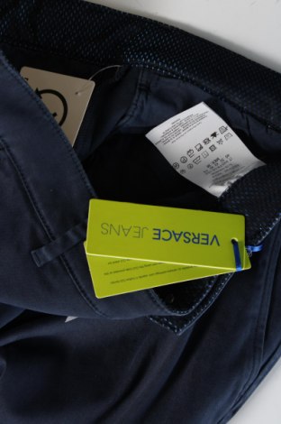 Męskie spodnie Versace Jeans, Rozmiar M, Kolor Niebieski, Cena 677,03 zł