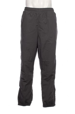 Pantaloni trening de bărbați Urban Classics, Mărime XL, Culoare Gri, Preț 64,24 Lei