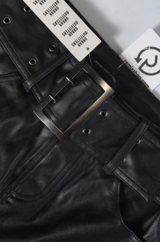 Пола Urban Outfitters, Размер XS, Цвят Черен, Цена 18,60 лв.