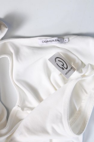Рокля Calvin Klein Jeans, Размер S, Цвят Бял, Цена 68,00 лв.