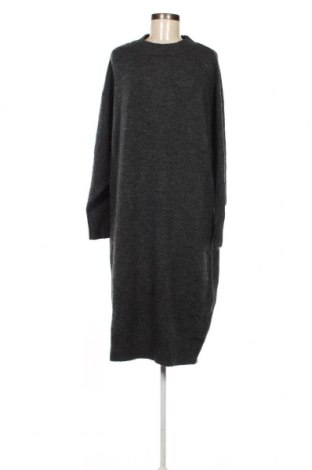 Kleid Monki, Größe M, Farbe Grau, Preis 9,40 €
