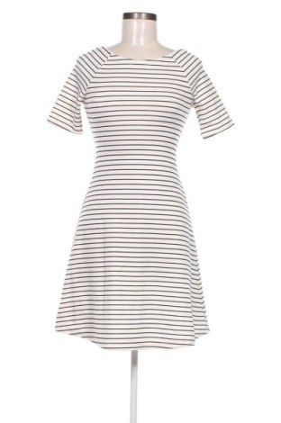 Kleid Zara Trafaluc, Größe S, Farbe Weiß, Preis € 9,35