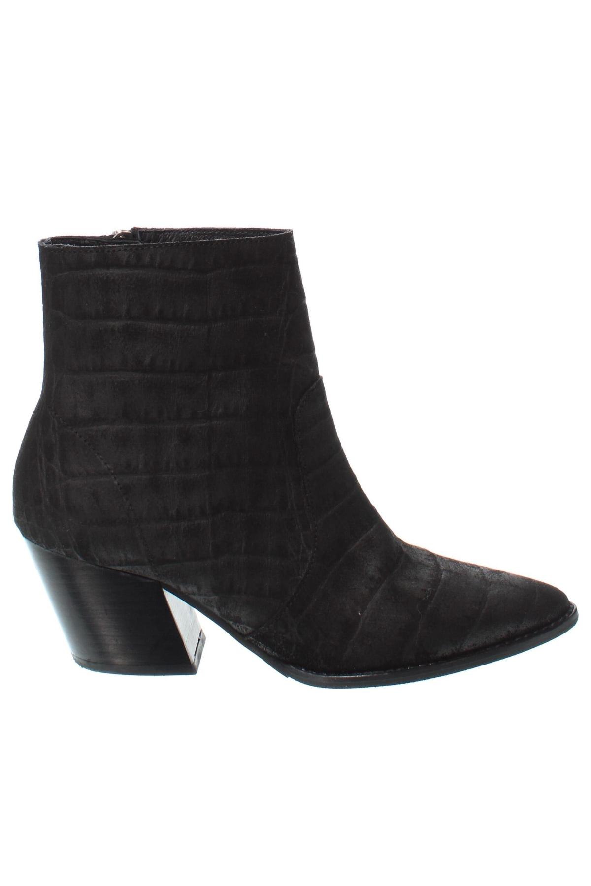 Damen Stiefeletten Selected Femme, Größe 38, Farbe Schwarz, Preis 29,75 €